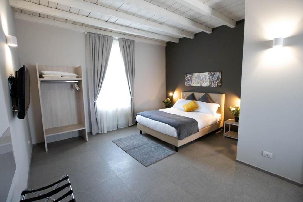 Lo Stallone -Malpensa Milan Airport Buscate Room photo